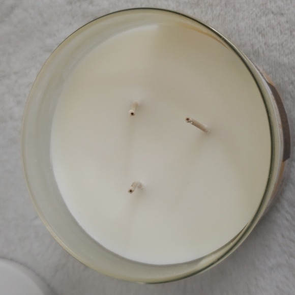 Bath & Body Works White Barn 14.5oz  3-Wick Candle Lemon Lavender Shortbread - Picture 2 of 3